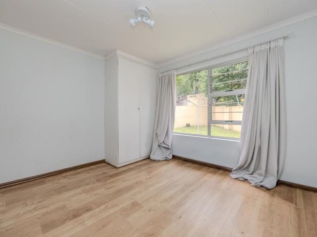 2 Bedroom House For Sale in Douglasdale