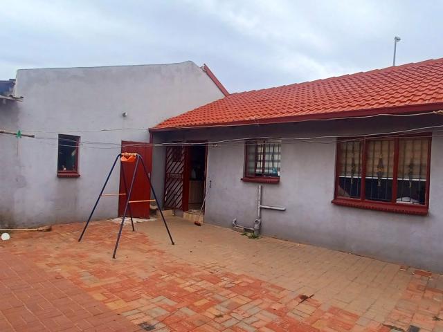 2 Bedroom House For Sale in Dobsonville Ext 4