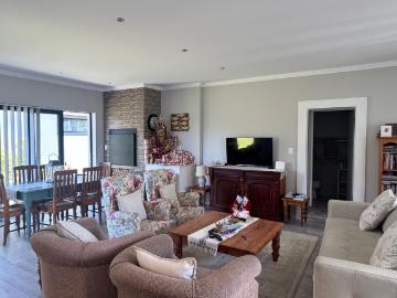 2 Bedroom House For Sale in Diaz Beach