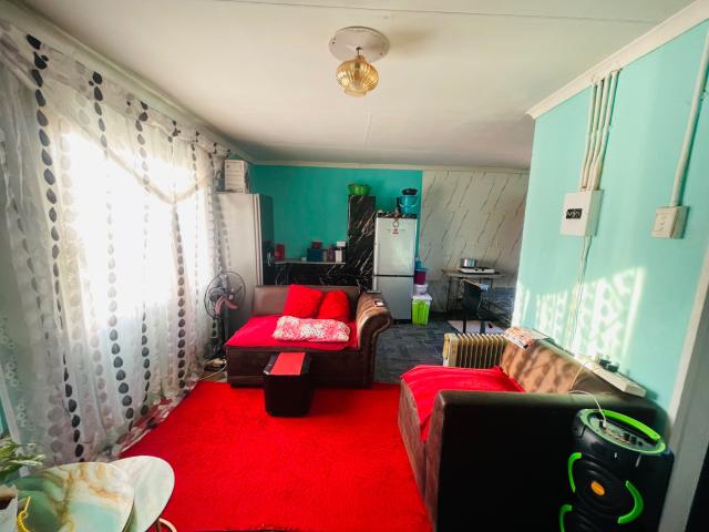 2 Bedroom House For Sale in Drieziek