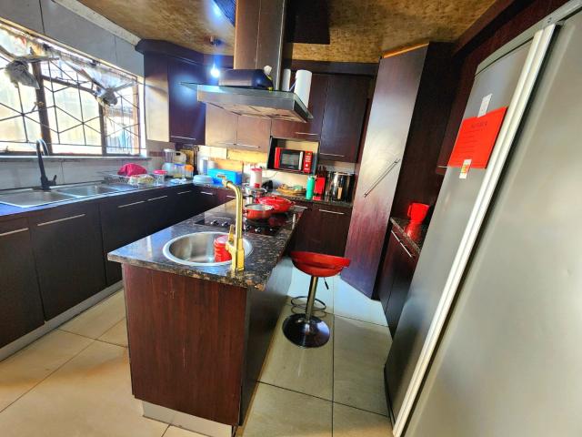 2 Bedroom House For Sale in Duduza