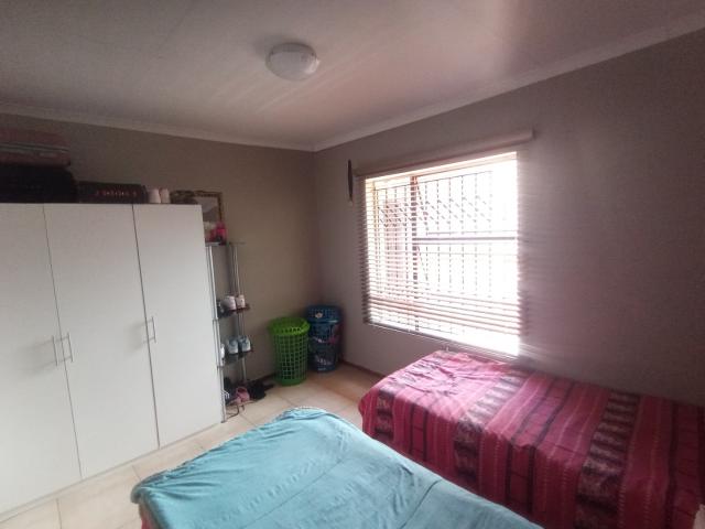 2 Bedroom House For Sale in Emdo Park