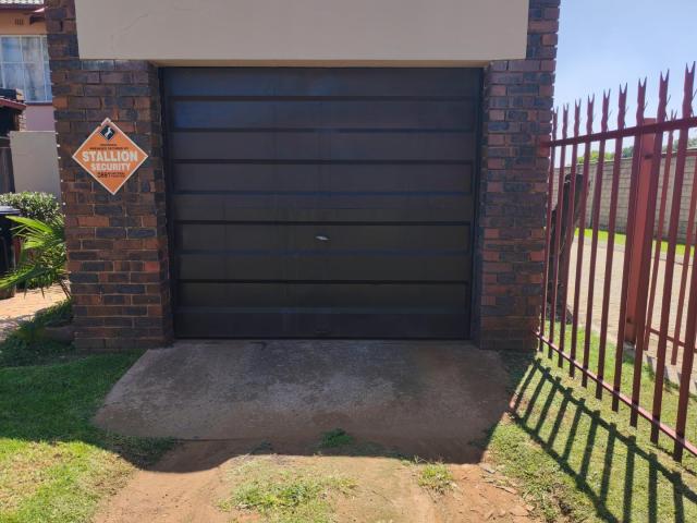 2 Bedroom House For Sale in East Geduld