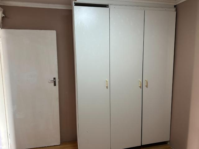 2 Bedroom House For Sale in Eastbury