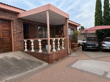 2 Bedroom House For Sale in Fleurdal