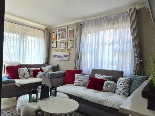 2 Bedroom House For Sale in Fleurhof