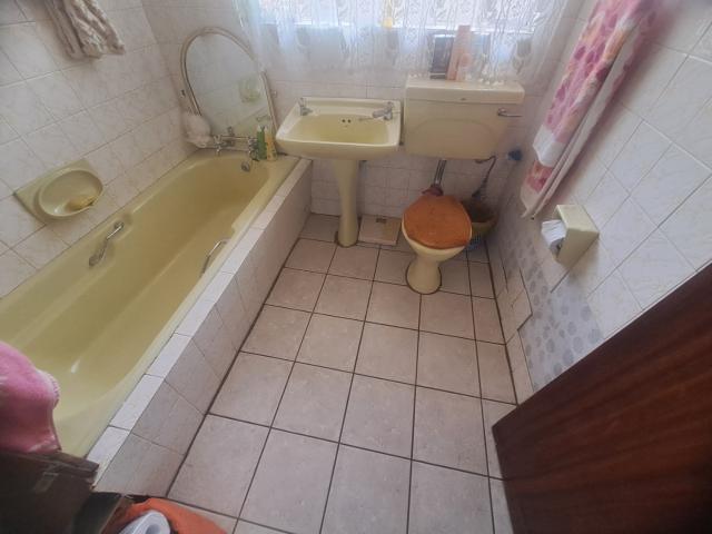 2 Bedroom House For Sale in Florentia