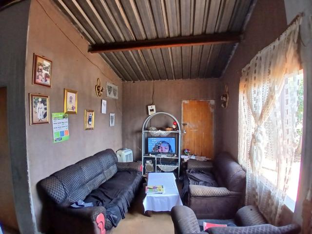 2 Bedroom House For Sale in Kanana Park