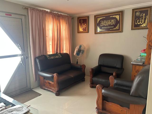 2 Bedroom House For Sale in Kewtown