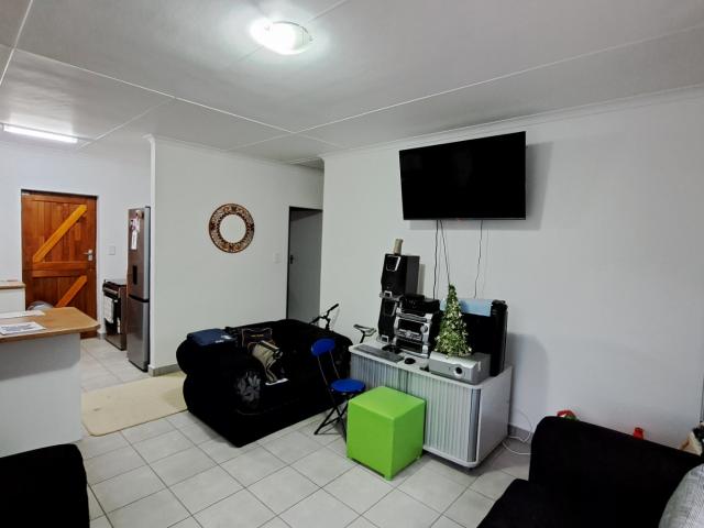 2 Bedroom House For Sale in Kleinkrantz