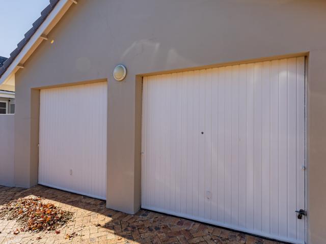 2 Bedroom House For Sale in Helderberg Village