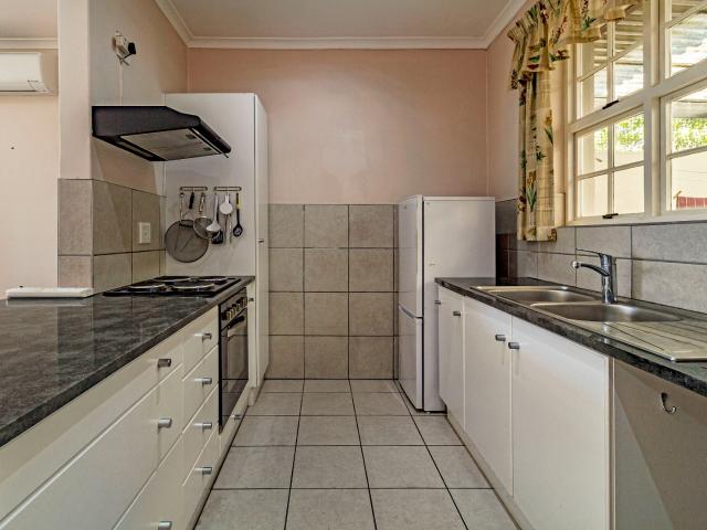 2 Bedroom House For Sale in Helderberg Village