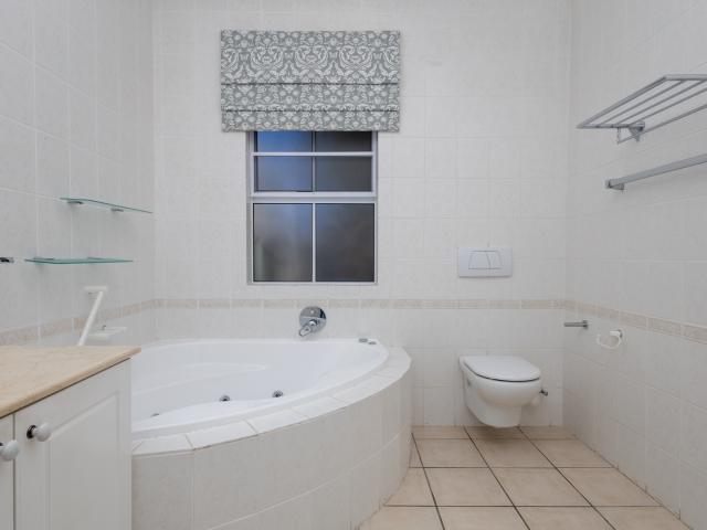 2 Bedroom House For Sale in Helderberg Village