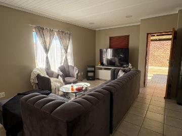 2 Bedroom House For Sale in Hillside View