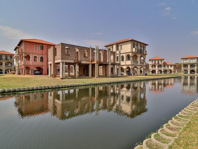 2 Bedroom House For Sale in Ifafi