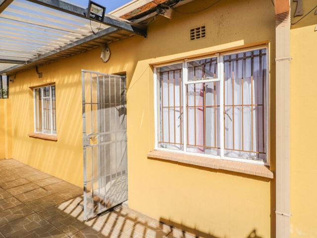 2 Bedroom House For Sale in Jan Hofmeyer