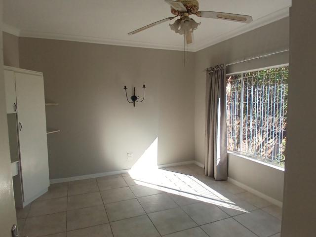 2 Bedroom House For Sale in Oakdene