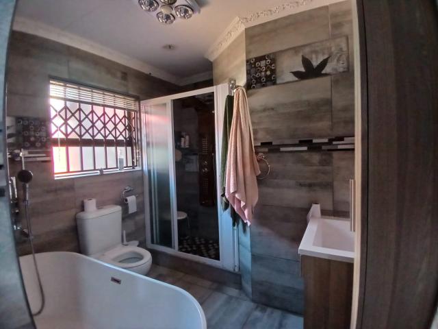 2 Bedroom House For Sale in Oberholzer