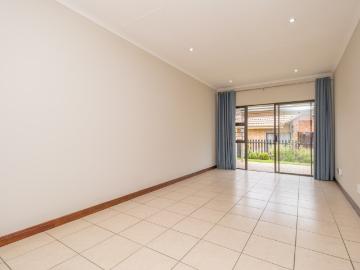 2 Bedroom House For Sale in Olivedale