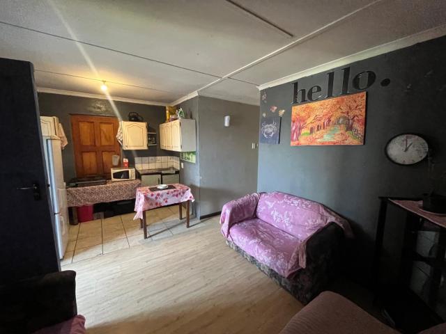 2 Bedroom House For Sale in Lavender Hill