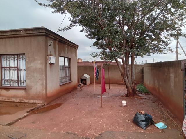 2 Bedroom House For Sale in Lakeside Estates