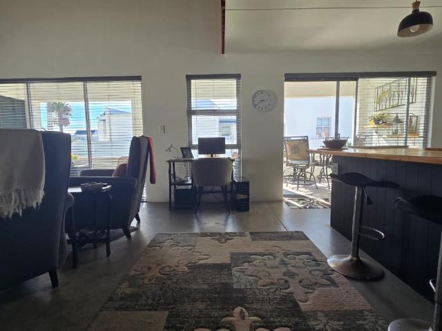 2 Bedroom House For Sale in Lampiesbaai