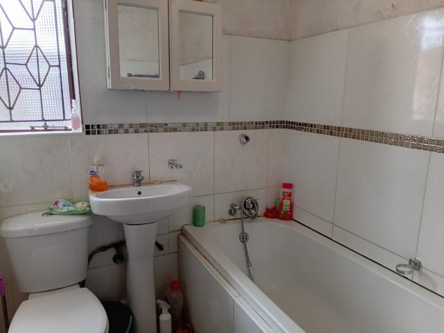 2 Bedroom House For Sale in Lethlabile
