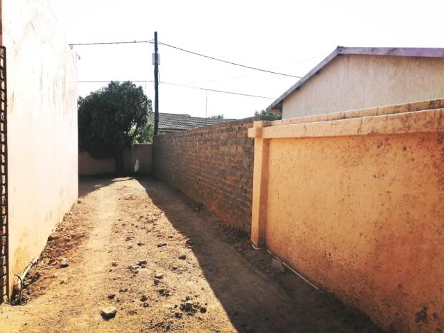 2 Bedroom House For Sale in Lethlabile