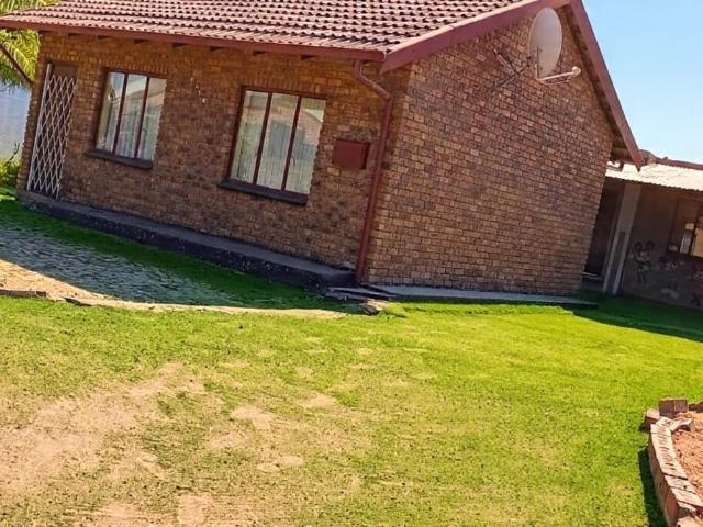 2 Bedroom House For Sale in Lethlabile