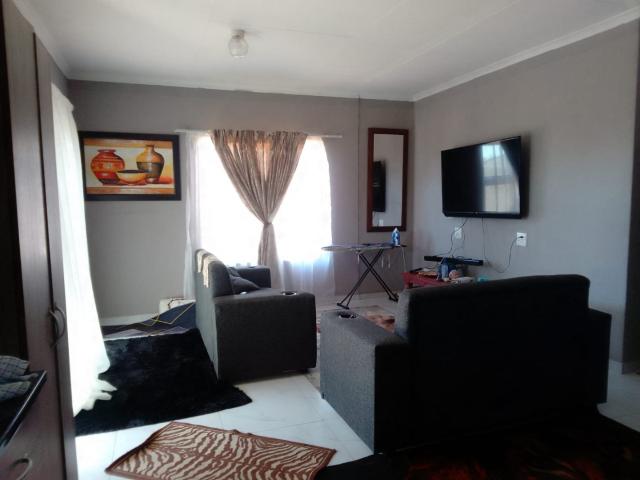 2 Bedroom House For Sale in Lehae