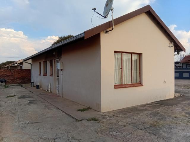 2 Bedroom House For Sale in Modimolle