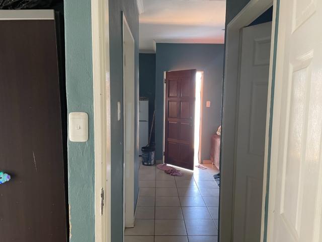 2 Bedroom House For Sale in Mohlakeng