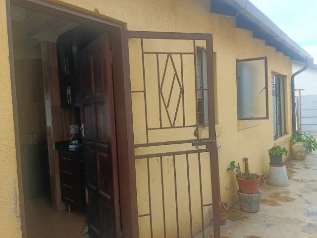2 Bedroom House For Sale in Mabopane