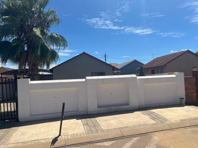 2 Bedroom House For Sale in Mabopane