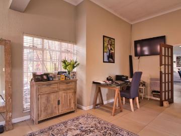 2 Bedroom House For Sale in Marais Steyn Park