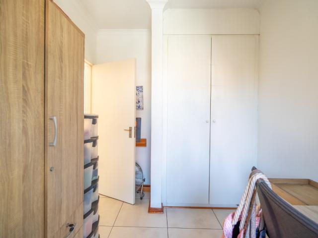 2 Bedroom House For Sale in Maroeladal