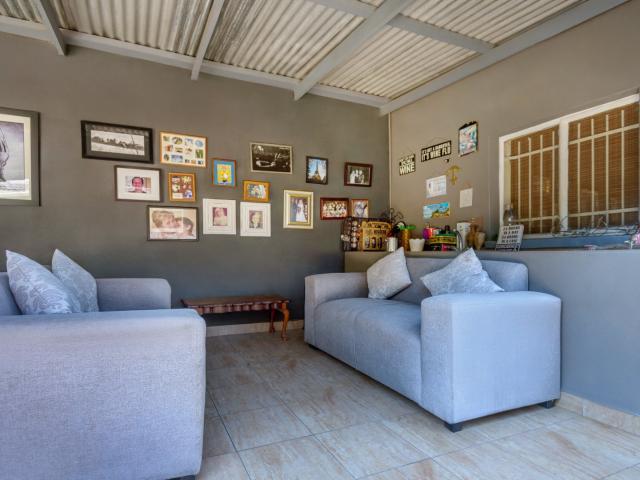 2 Bedroom House For Sale in North Riding