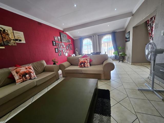 2 Bedroom House For Sale in New Redruth