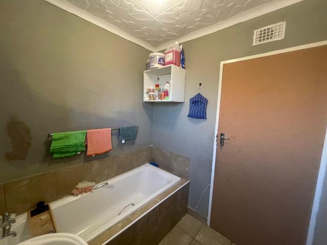 2 Bedroom House For Sale in Savanna City