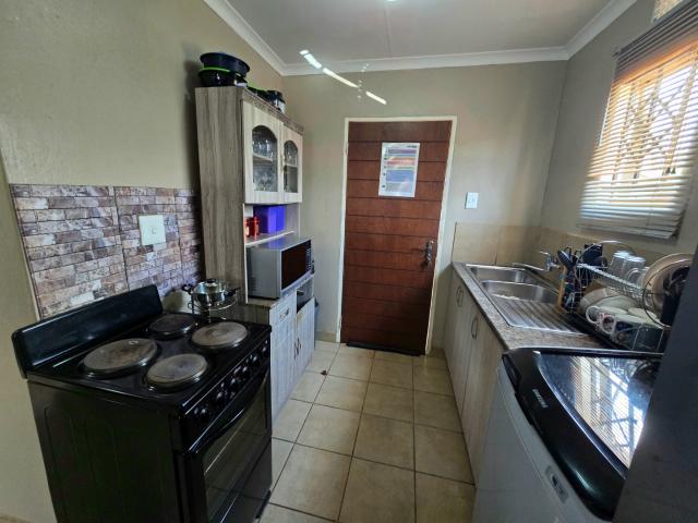 2 Bedroom House For Sale in Savanna City