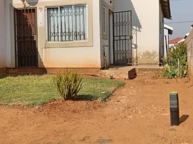 2 Bedroom House For Sale in Savanna City