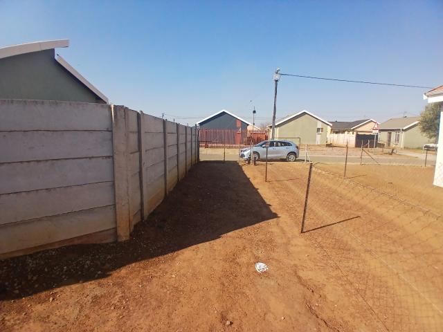 2 Bedroom House For Sale in Savanna City