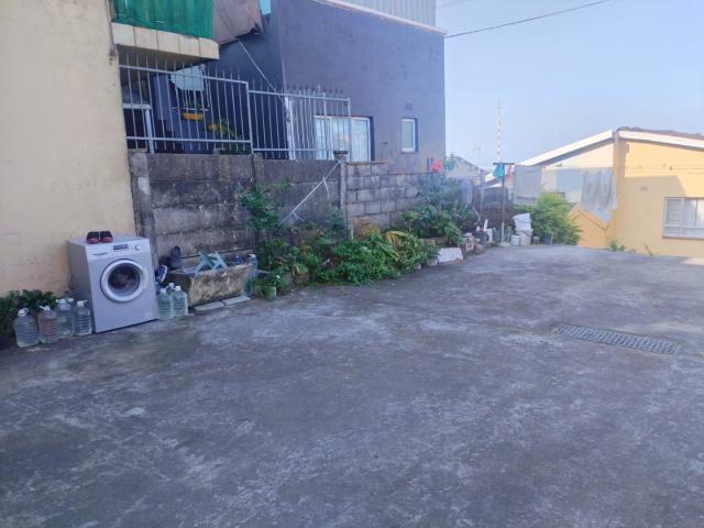 2 Bedroom House For Sale in Shallcross