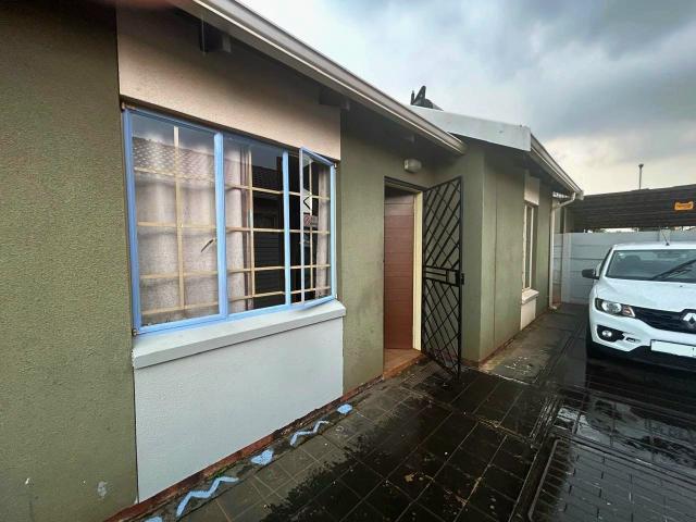 2 Bedroom House For Sale in Sky City