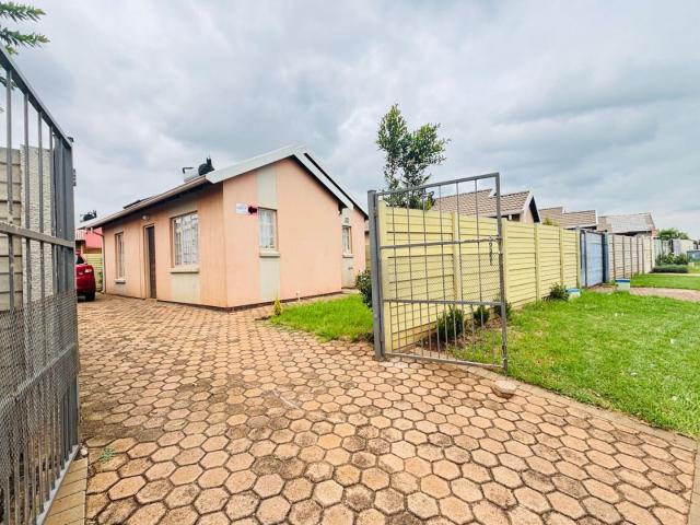 2 Bedroom House For Sale in Sky City