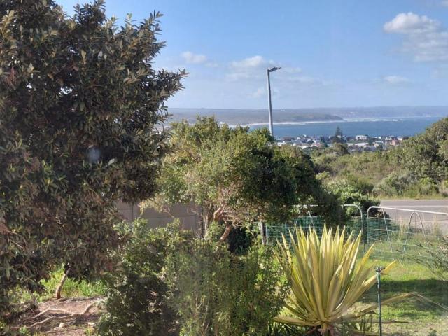 2 Bedroom House For Sale in Stilbaai Wes