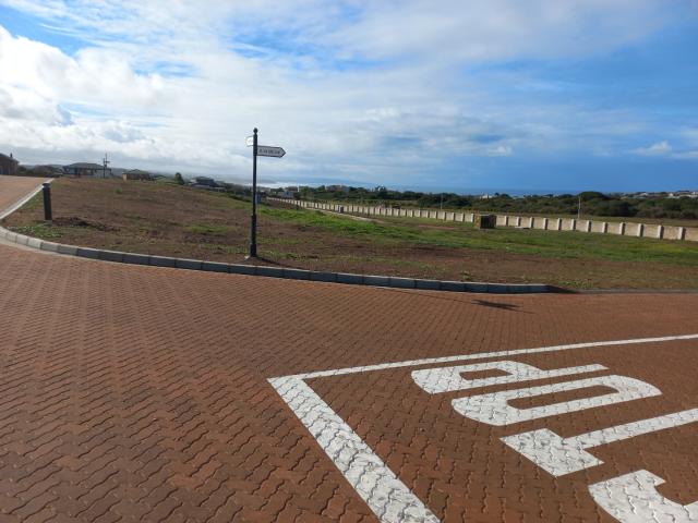 2 Bedroom House For Sale in Stilbaai Wes
