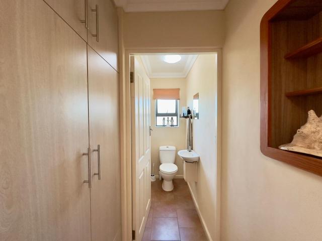 2 Bedroom House For Sale in Stilbaai Wes