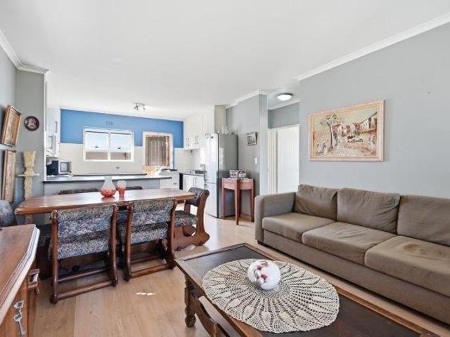 2 Bedroom House For Sale in Sunningdale