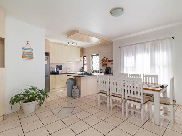 2 Bedroom House For Sale in Parklands